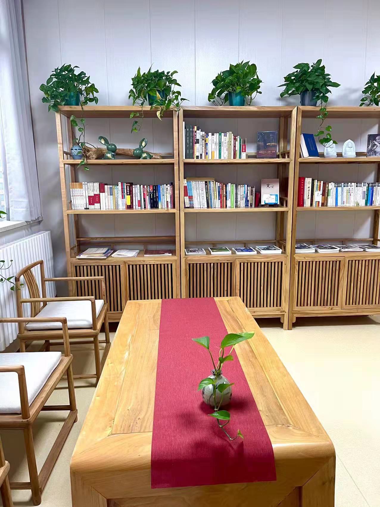 庆松源老年公寓阅览室